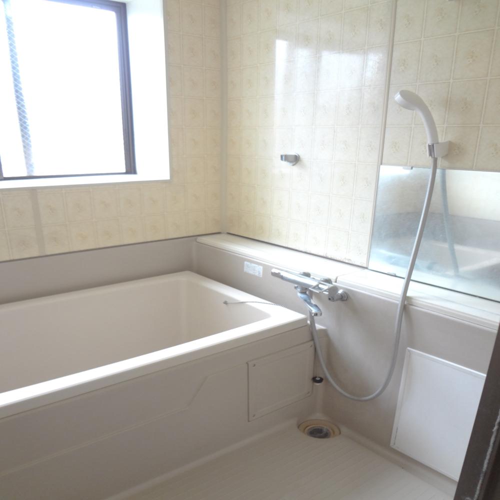 031 野方シェアハウス-内装10-2F浴槽